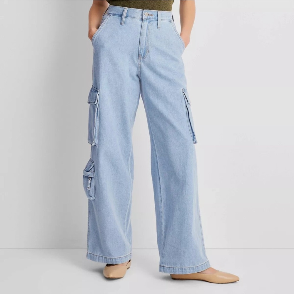 LIGHT WASH HIGH-RISE WIDE LEG CARGO JEANS 7 POCKETS-UNIVERSAL THREAD